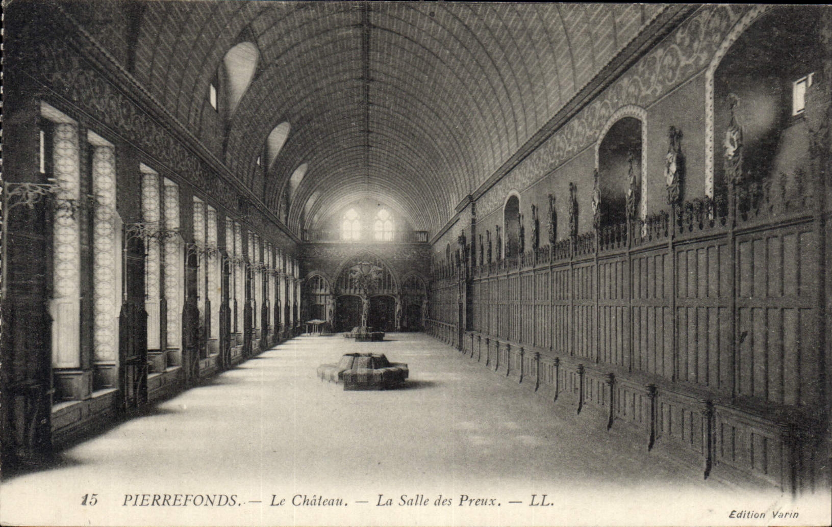 CPA Pierrefonds Le Chateau La Salle des Preux 