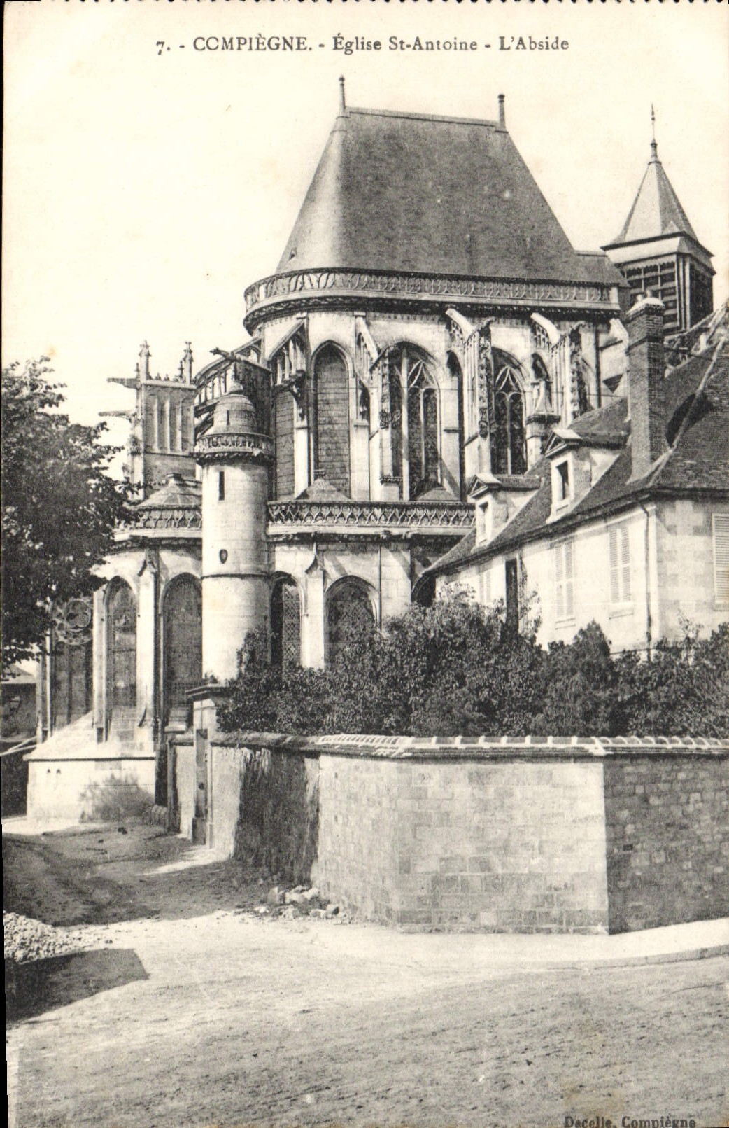 CPA Compiegne Eglise St Antoine L'Abside