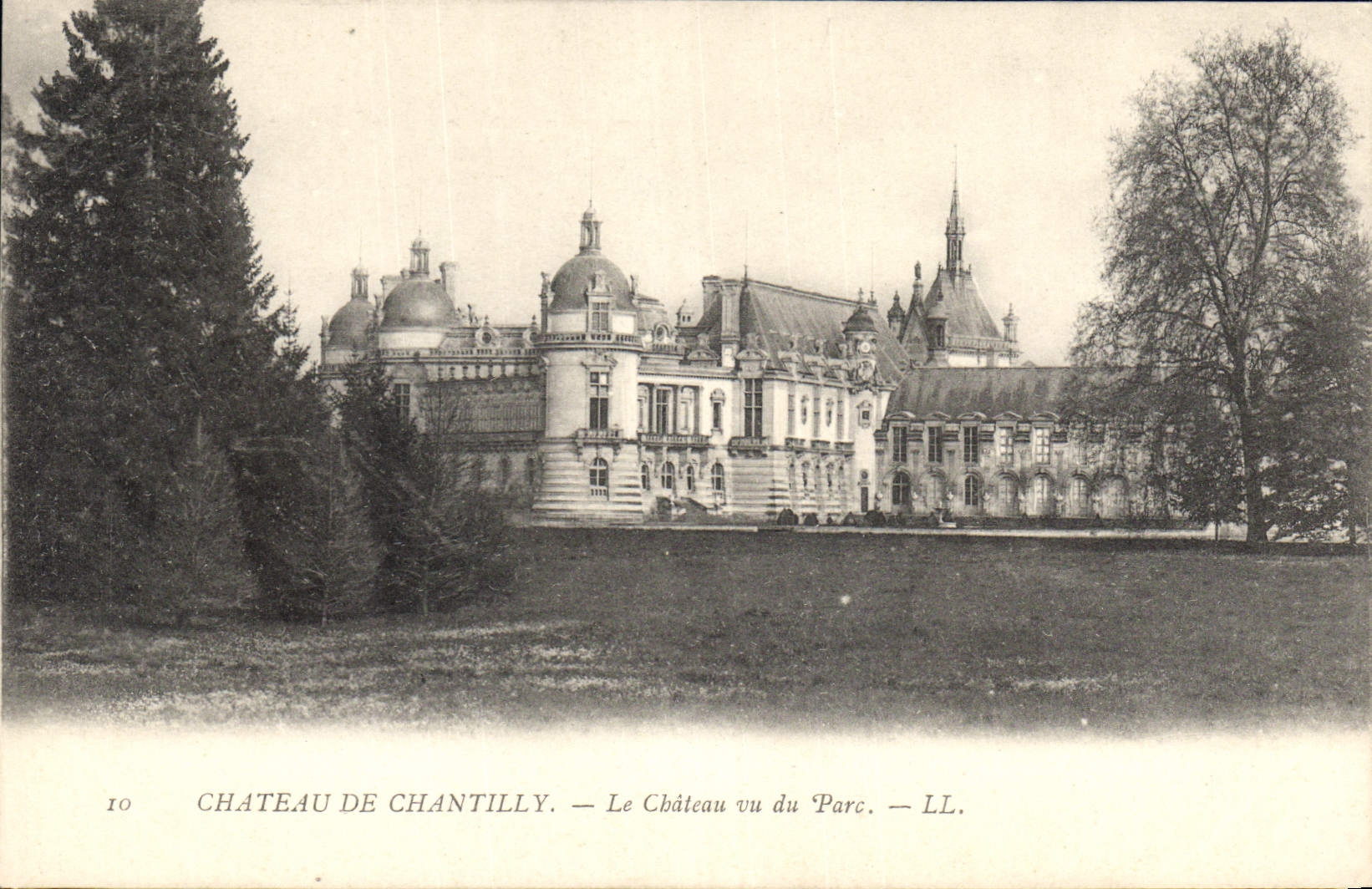 CPA Chateau de Chantilly Le Chateau vu du Parc 