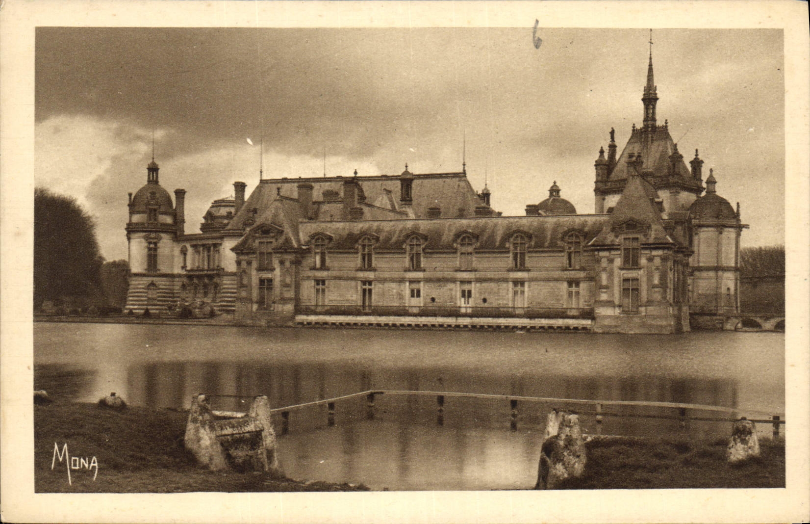 CPA Chateau de Chantilly le Petit Chateau et la Tour du Tresor