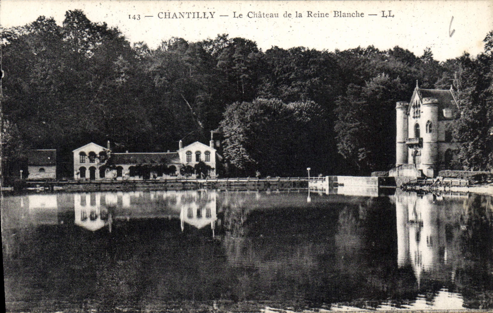 CPA Chantilly Le Chateau de la Reine Blanche 