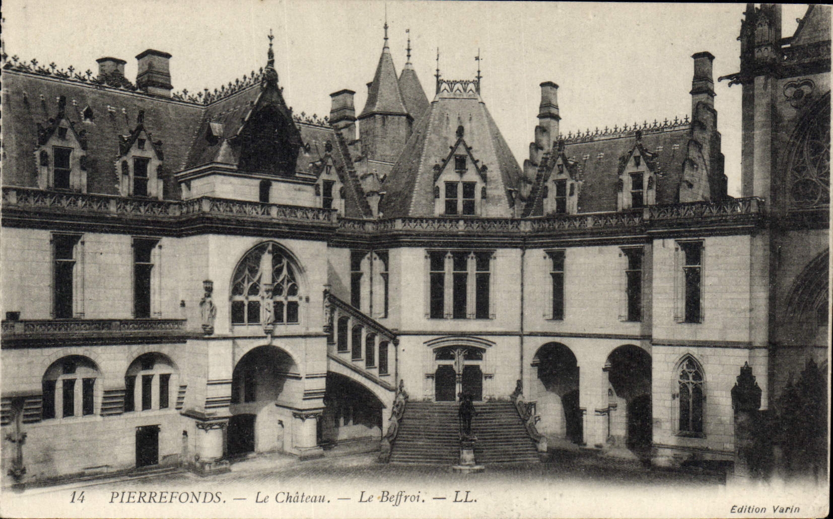 CPA Pierrefonds Le Chateau Le Beffroi