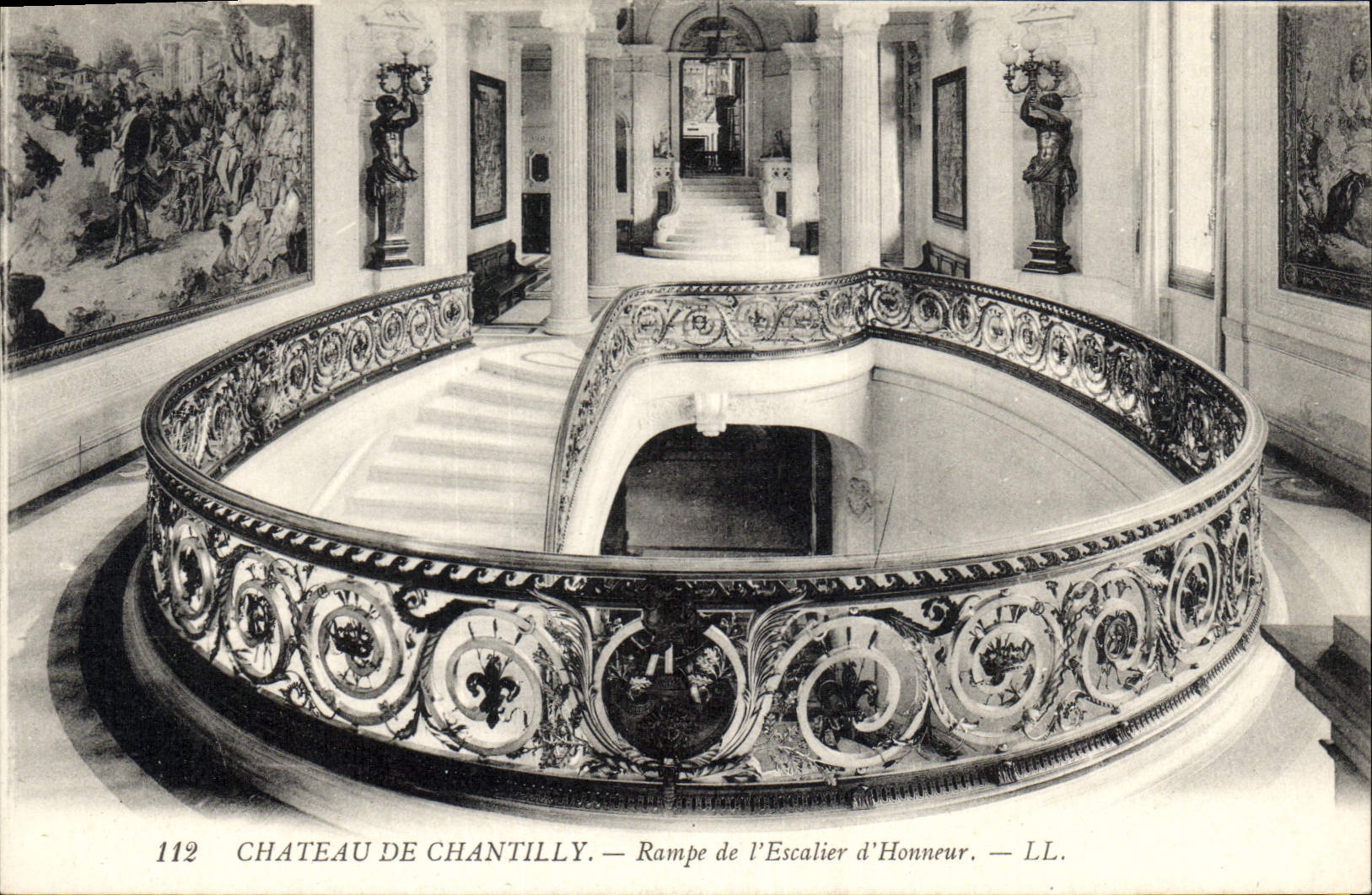 CPA Chateau de Chantilly Rampe de l'Escalier d'Honneur