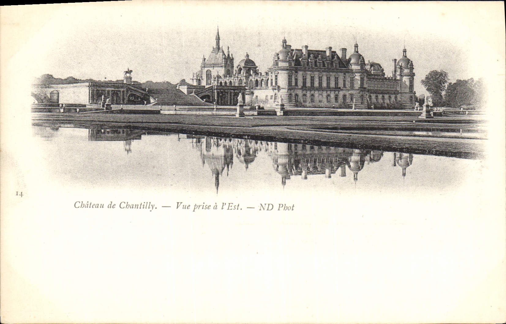 CPA Chateau de Chantilly Vue prise a l'Est