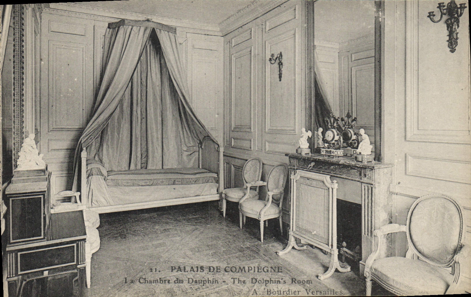 CPA Palais de Compiegne Chambre du Dauphin