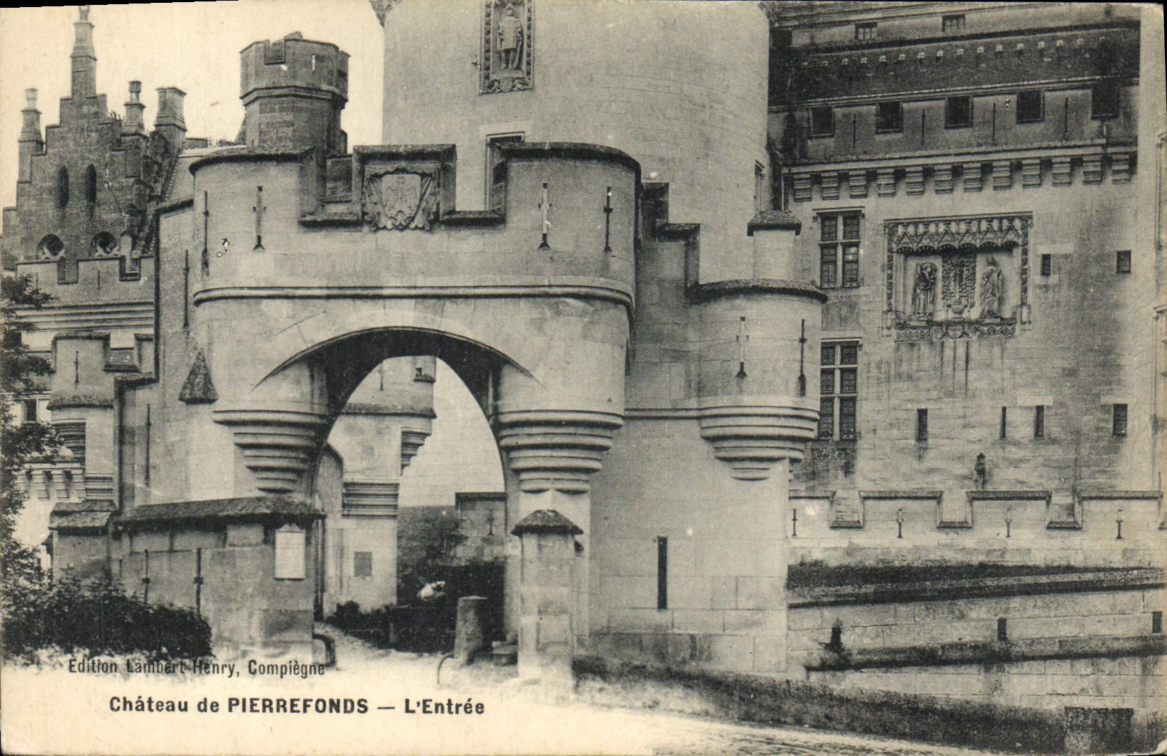 CPA Chateau de Pierrefonds L'Entree 