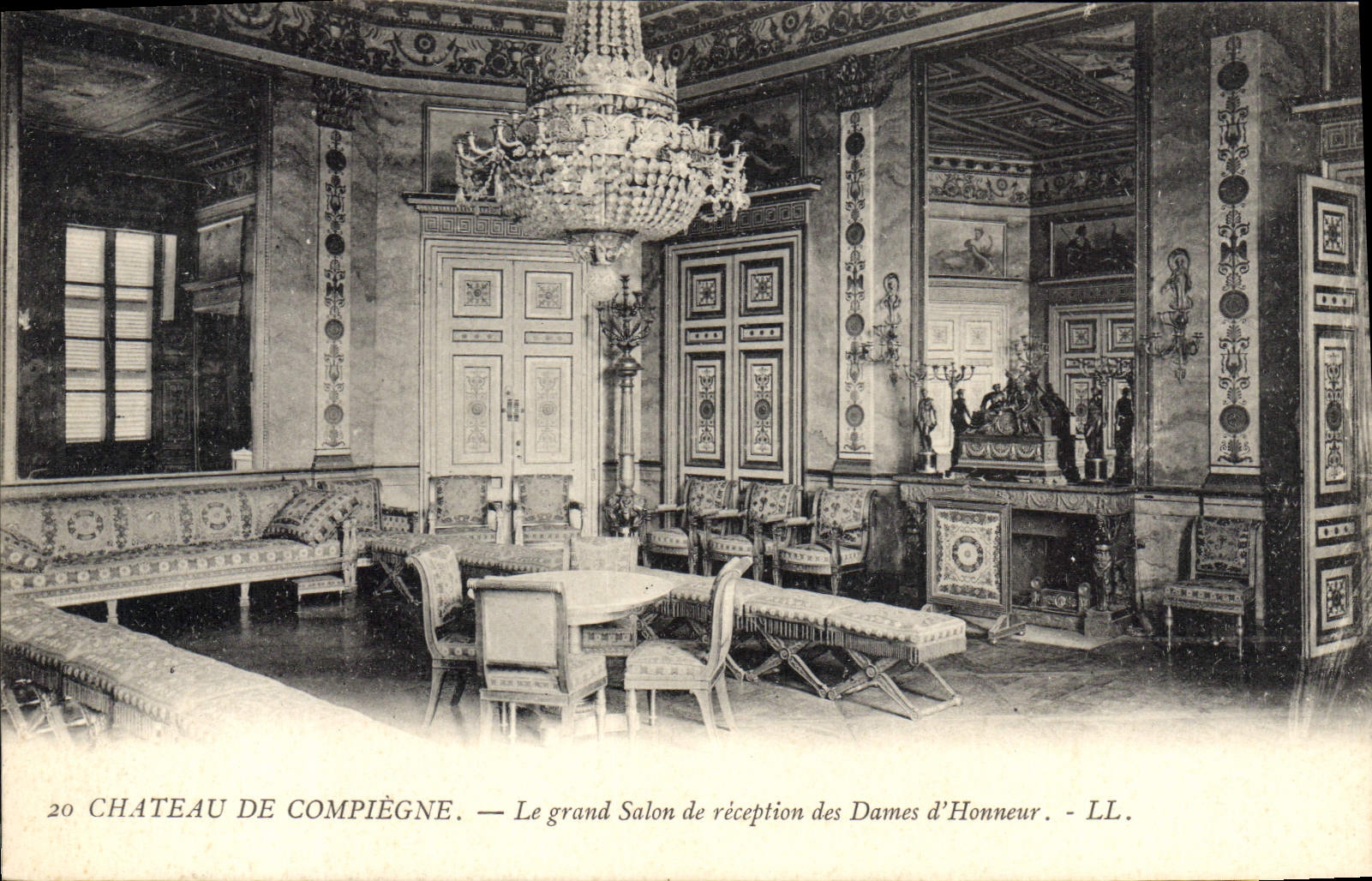 CPA Chateau de Compiegne Le Grand Salon de Reception des Dames d'Honneur 