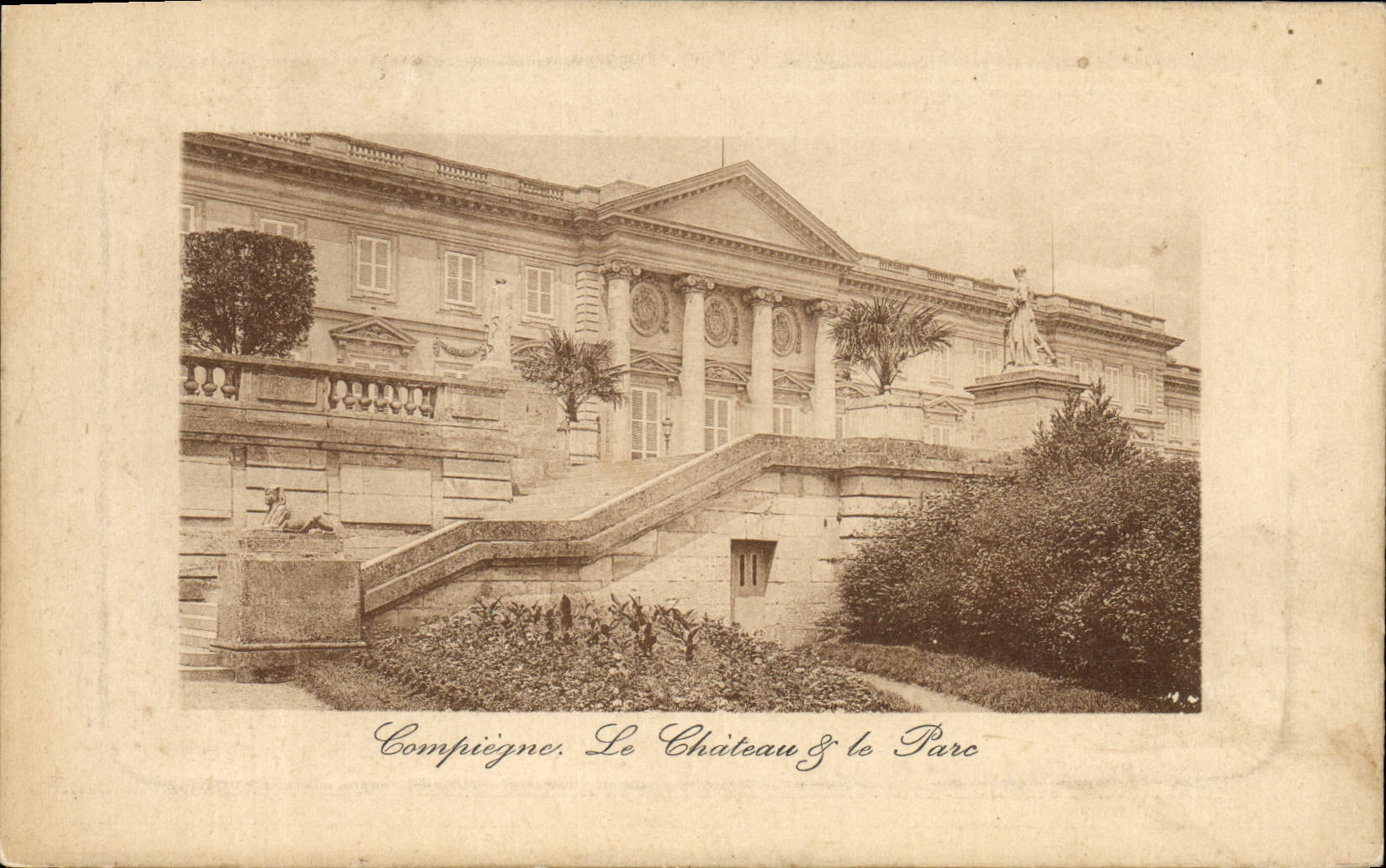 CPA Compiegne Le Chateau et le Parc 