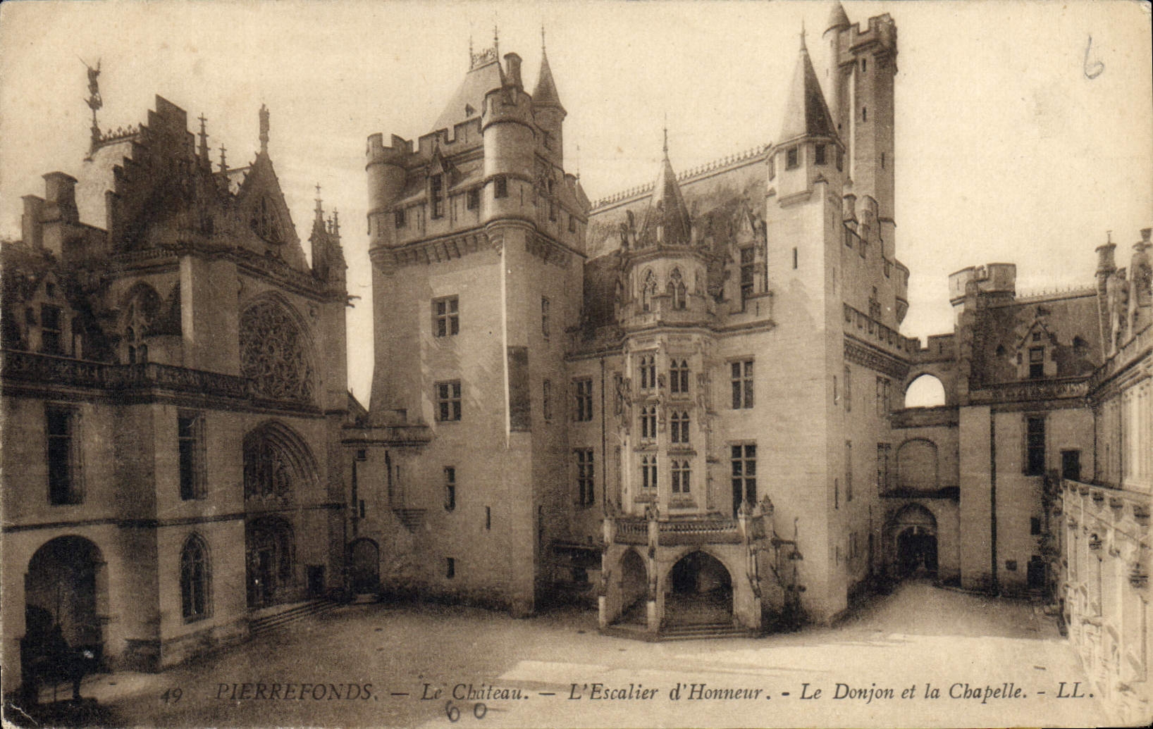 CPA Pierrefonds Le Chateau L'Escalier d'Honneur 