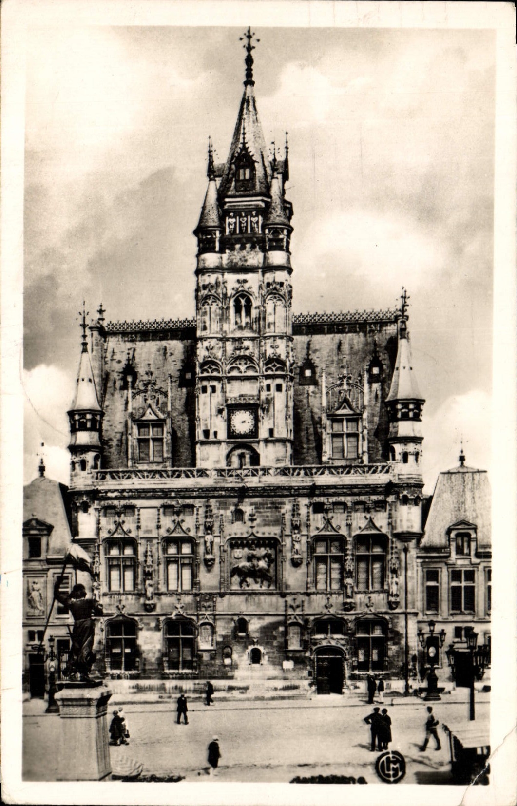 CPA Compiegne Oise L'Hotel de Ville 