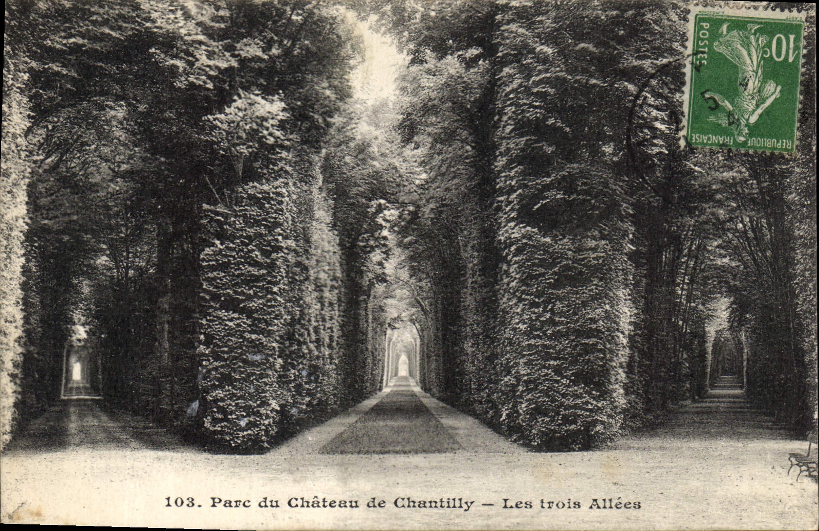 CPA Parc du Chateau de Chantilly Les trois Allees