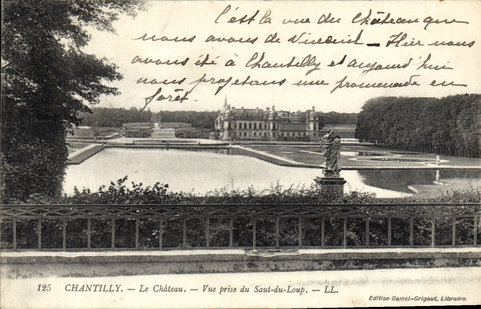 CPA Chantilly Le Chateau Vue prise du Saut du Loup 