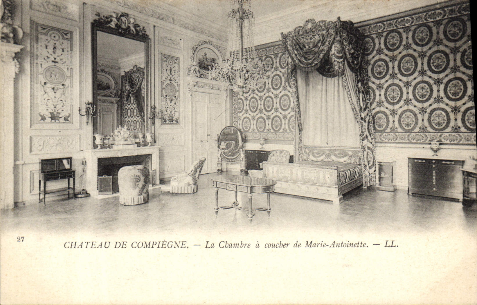 CPA Chateau de Compiegne La Chambre a coucher de Marie Antoinette