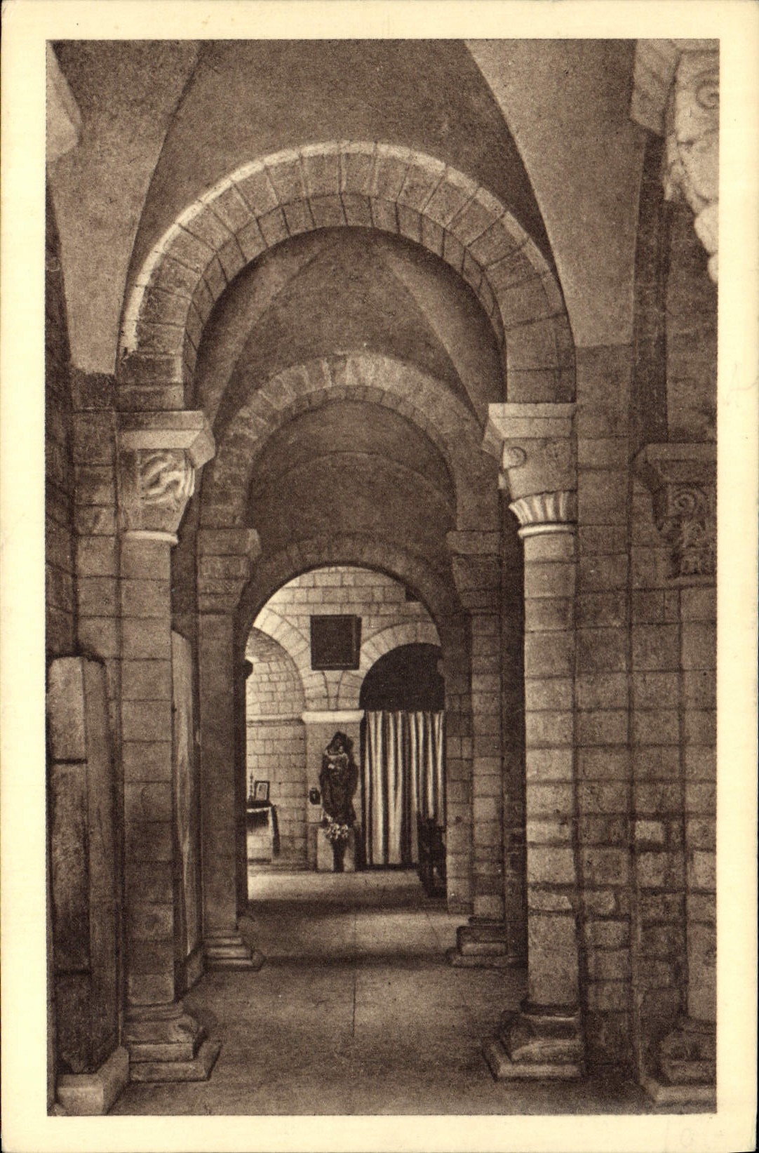 CPA Morienval Oise Eglise Notre Dame Bas cote Nord de la Nef