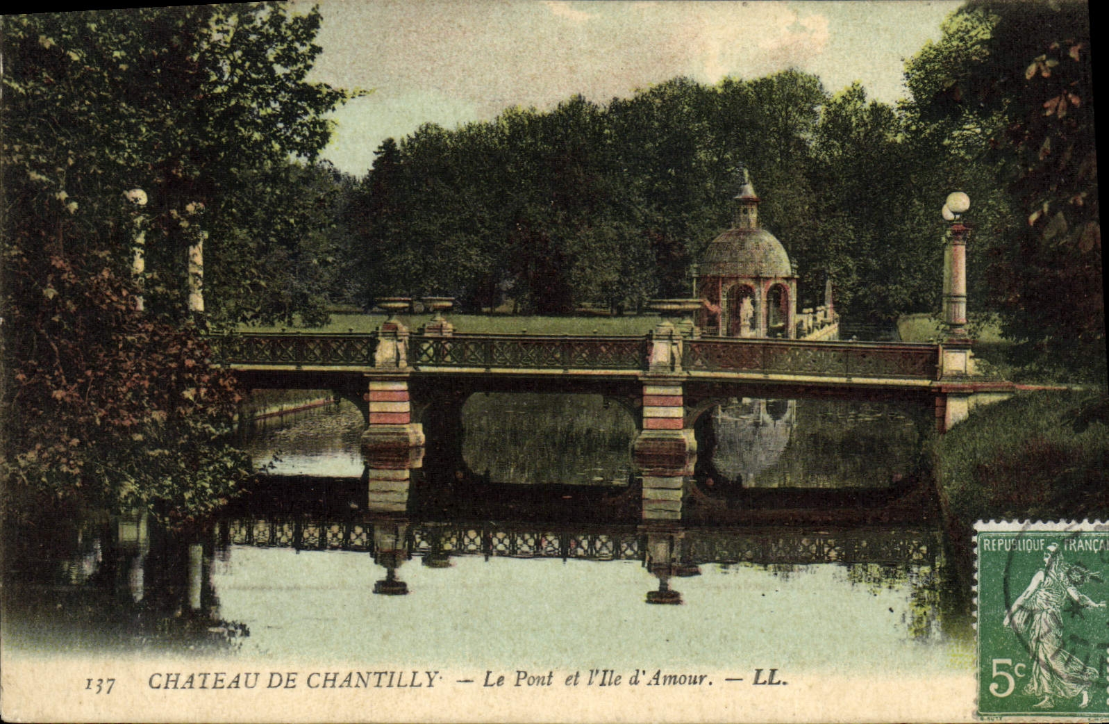 CPA Chateau de Chantilly Le Pont et l'lle d'Amour