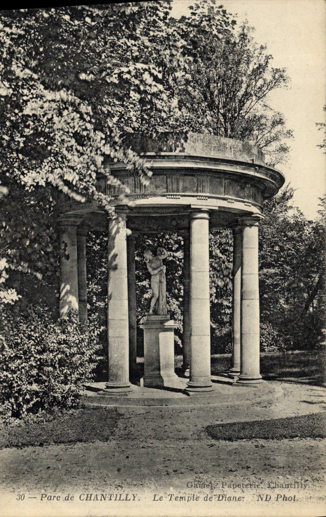 CPA Parc de Chantilly La Temple de Diane