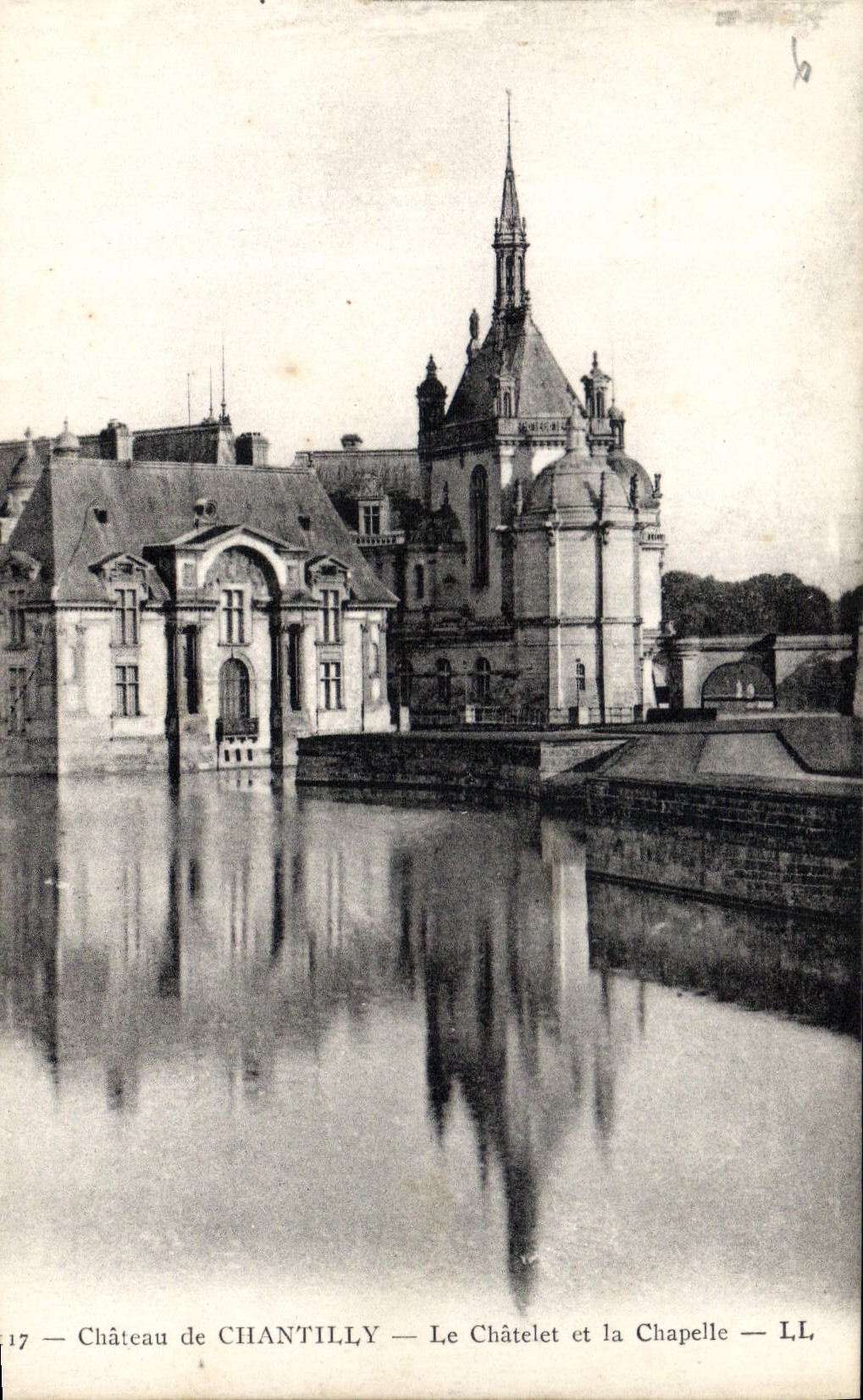 CPA Chateau de Chantilly Le Chatelet et la Chapelle