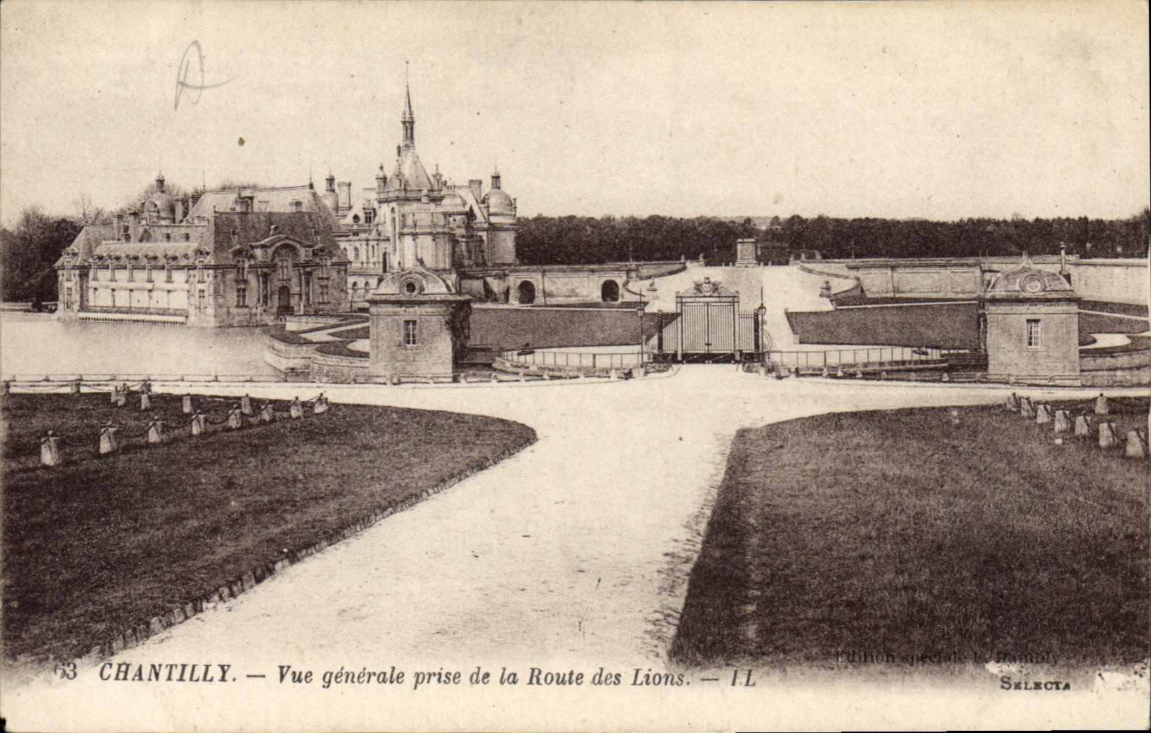 CPA Chantilly Vue generale prise de la Route des Lions 