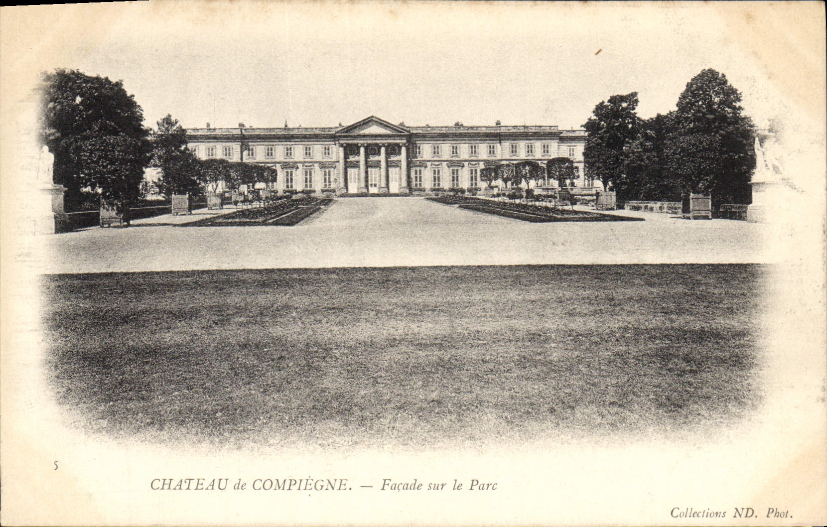 CPA Chateau de Compiegne Facade sur le Parc