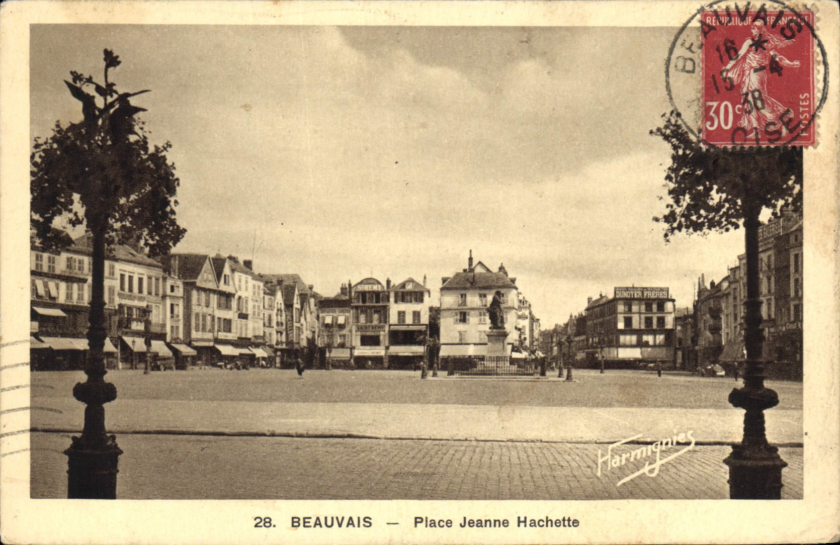 CPA Beauvais Place Jeanne Hachette 