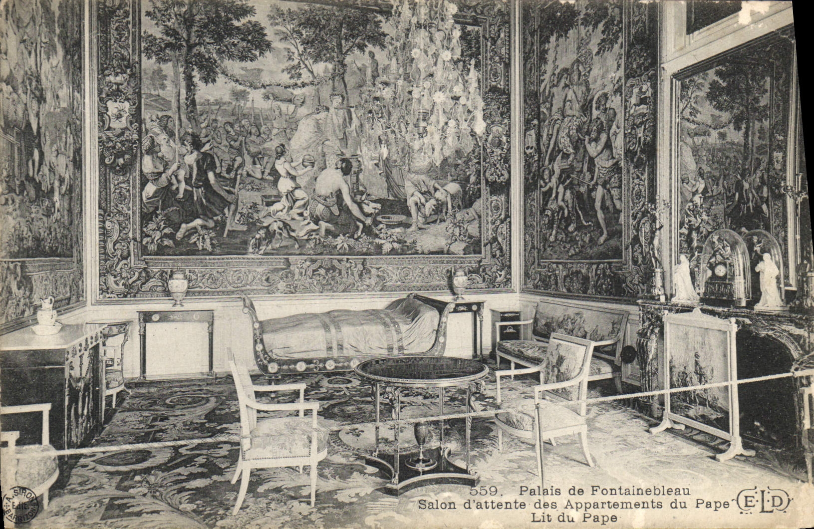 CPA Palais de Fontainebleau Salon d'attente des Appartementes du Pape Lit du Pape 