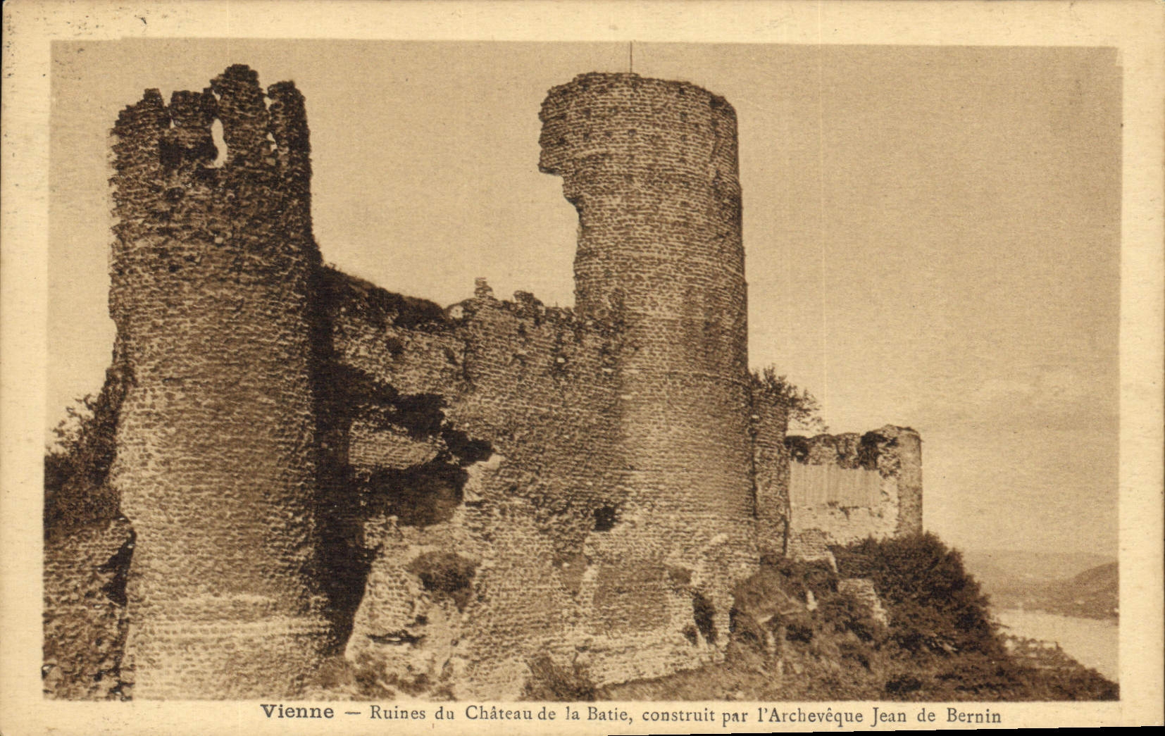 CPA Vienne Ruines du Chateau de la Batie construit par l'Archeveque Jean de Bernin