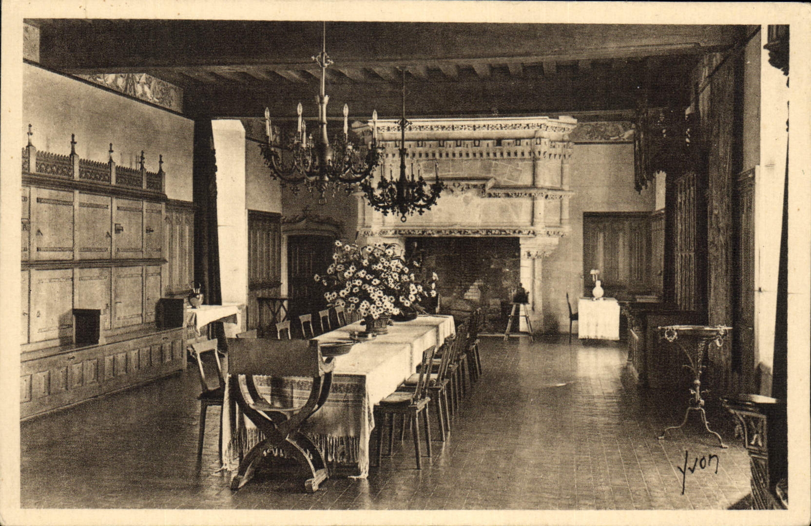 CPA Chateaux de la Loire Chateau de Langeais XV S Salle a Manger ancienne Salle des Gardes