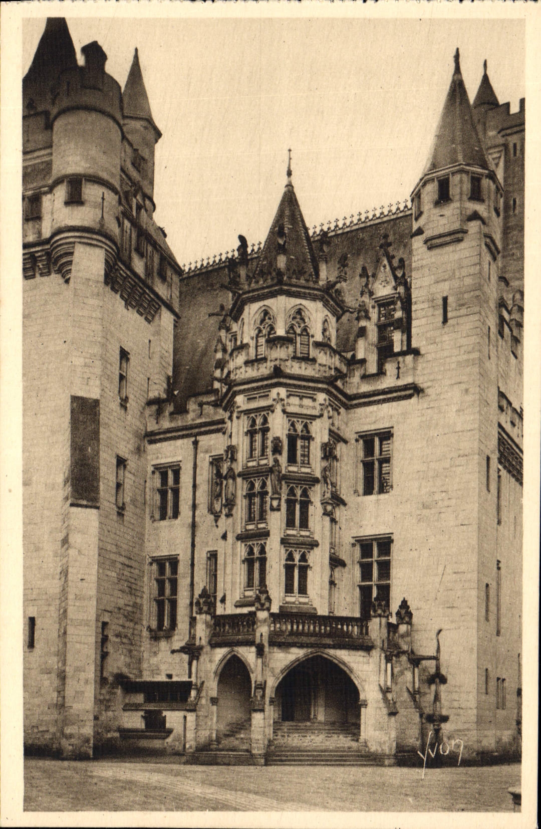 CPA Chateau de Pierrefonds Oise l'Escalier d'Honneur