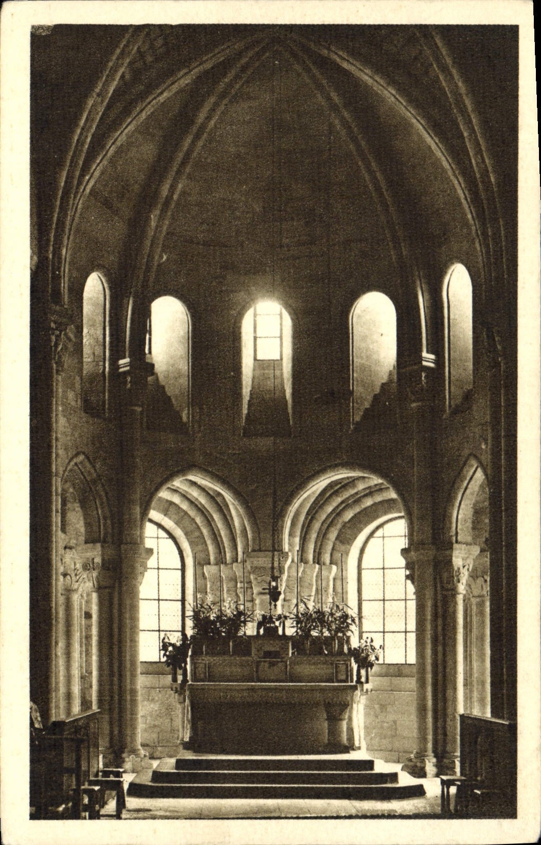 CPA Morienval Oise l'Eglise Notre Dame Choeur et Deambulatoir Ancienne Eglise Abbatiale des Benediet