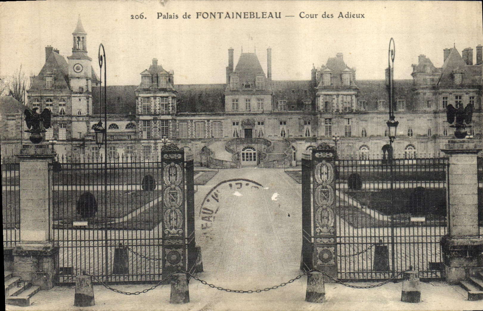 CPA Palais de Fontainebleau Cour des Adieux 