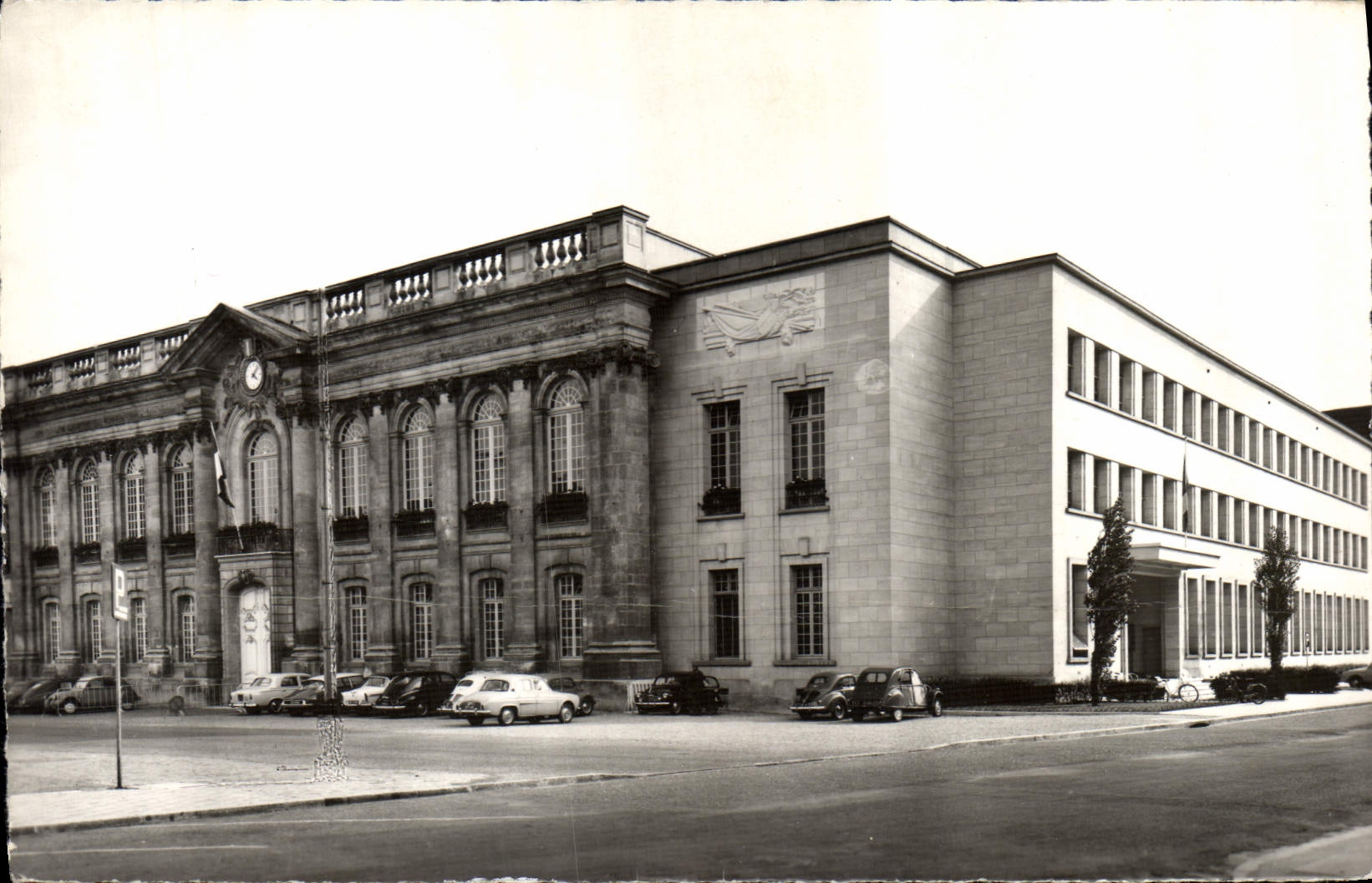 CPA Beauvais l'Hotel de Ville 