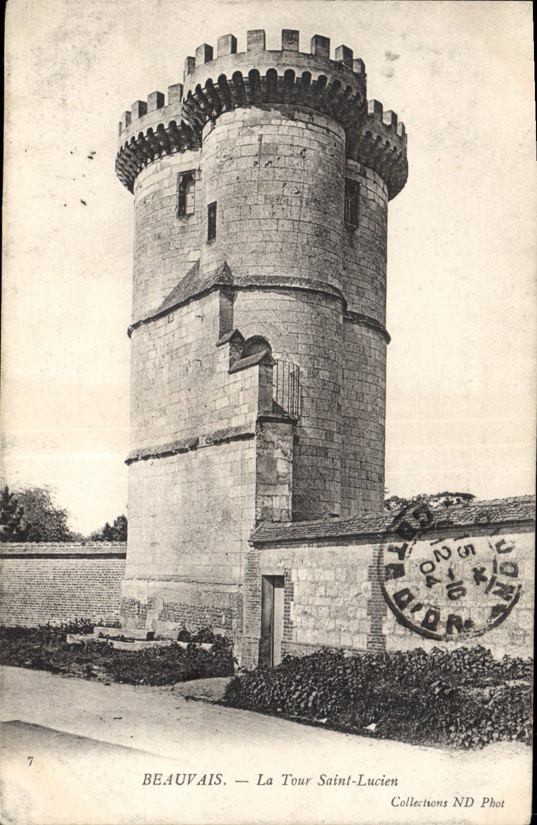 CPA Beauvais la Tour Saint Lucien 