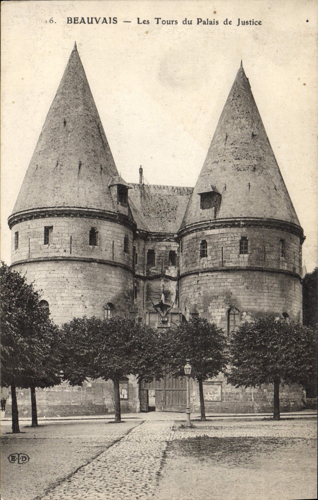 CPA Beauvais les Tours du Palais de Justice 