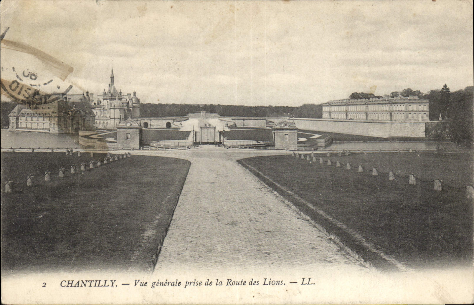 CPA Chantilly vue generale prise de la Route des Lions 