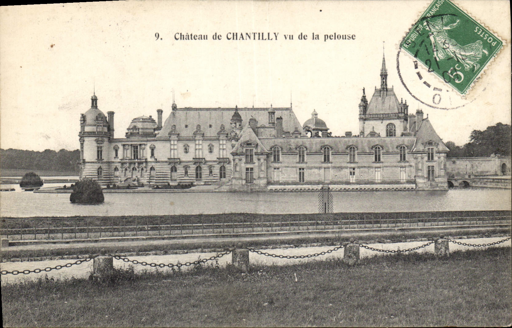 CPA Chateau de Chantilly vu de la Pelouse 