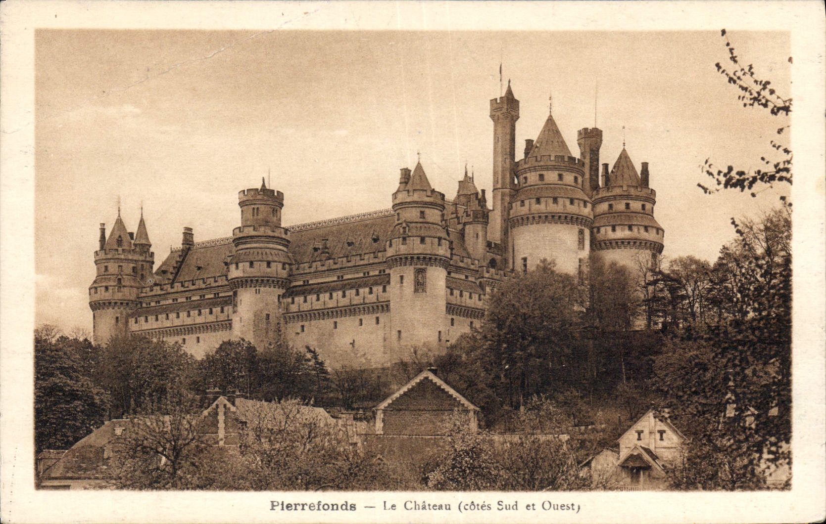 CPA Pierrefonds le Chateau Cote Sud et Ouest 