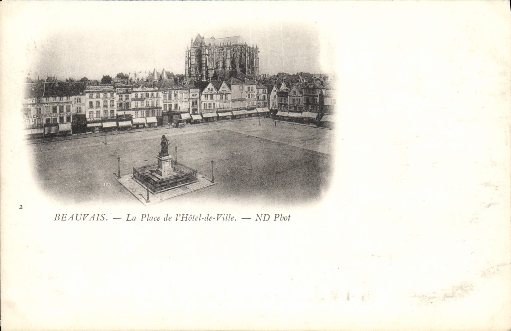 CPA Beauvais la Place de l'Hotel de Ville