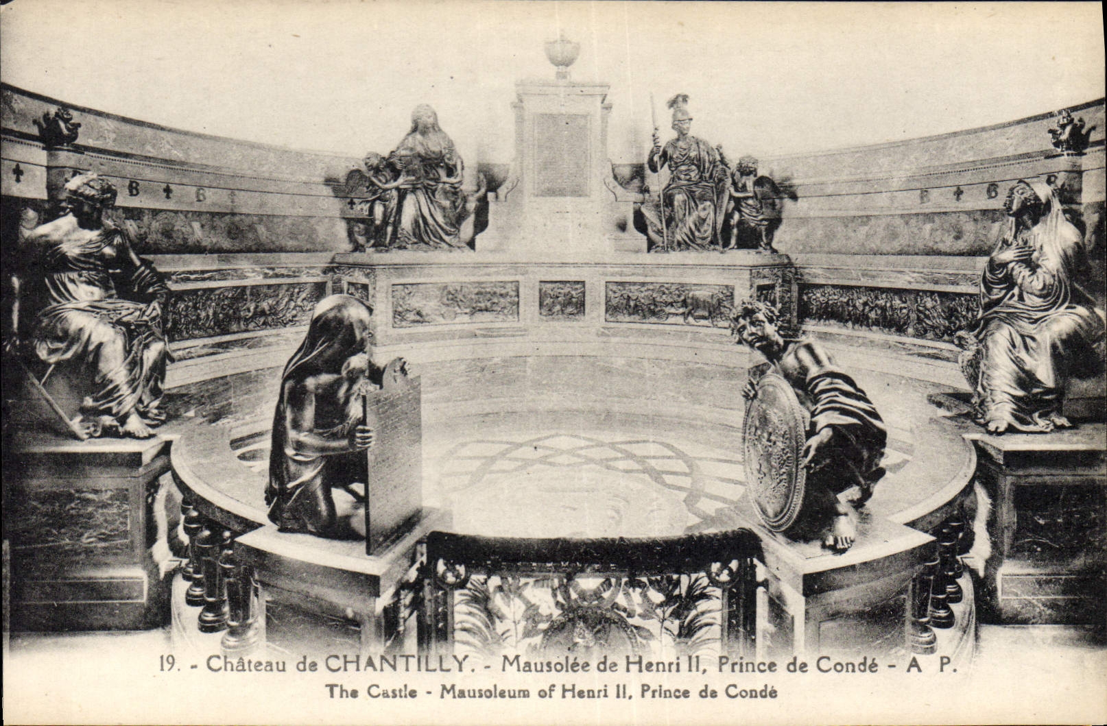 CPA Chateau de Chantilly Mausolee de Henri Ii Prince de Conde