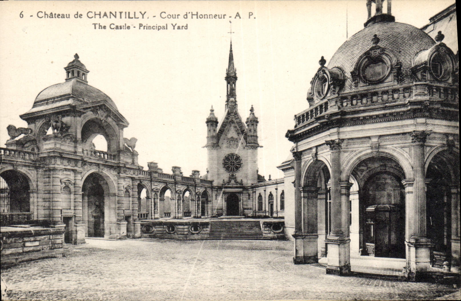 CPA Chateau de Chantilly Cour d'Honneur 