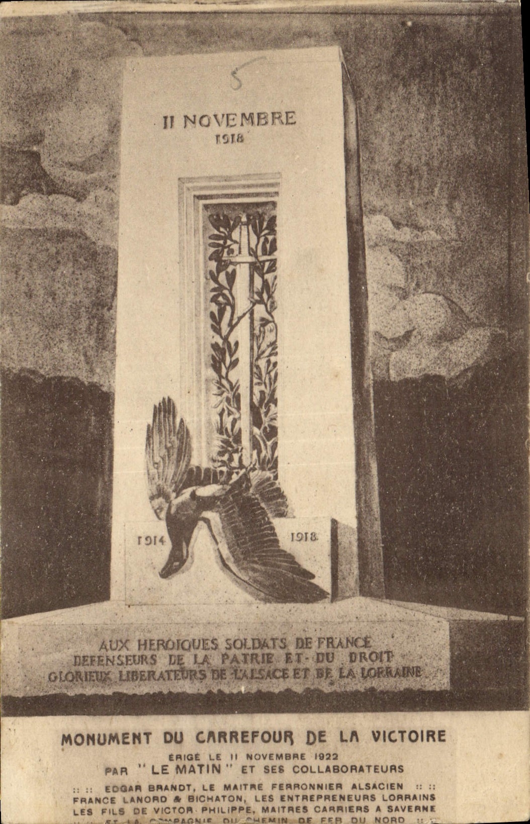 CPA Monument du Carrefour de la Victoire Erige le 11 Novembre 1922