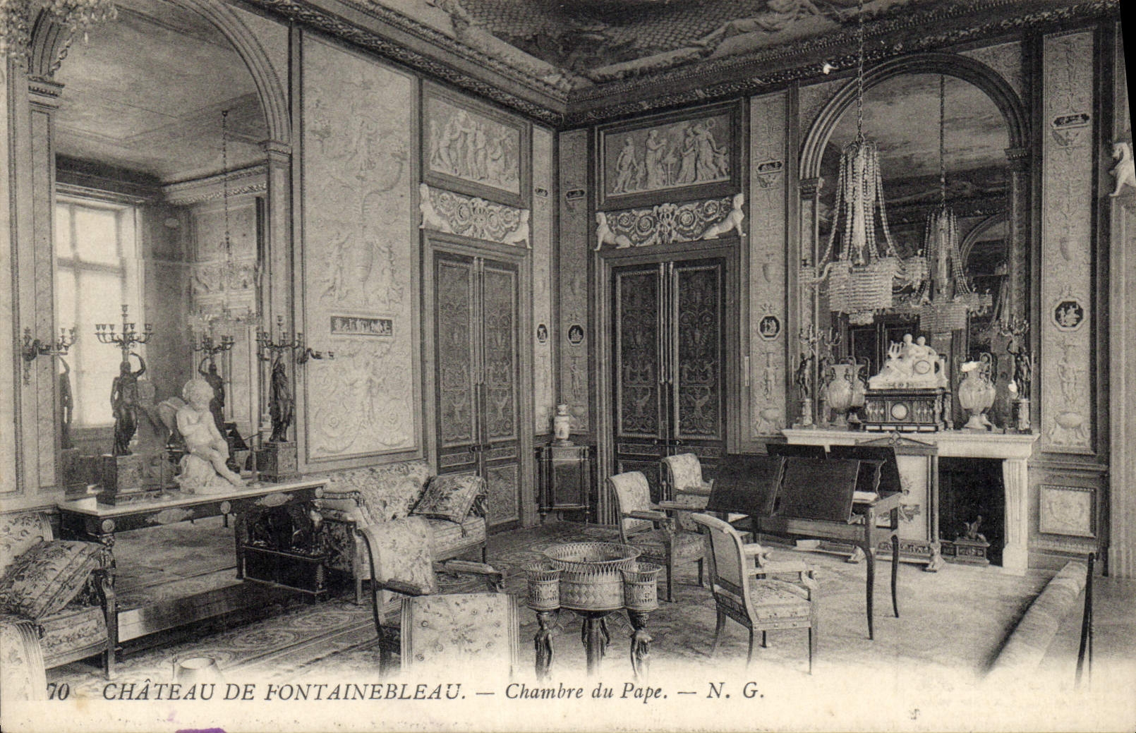 CPA Palais de Fontainebleau Chambre du Pape Publicite Petrole Hahn Cheveux Coq