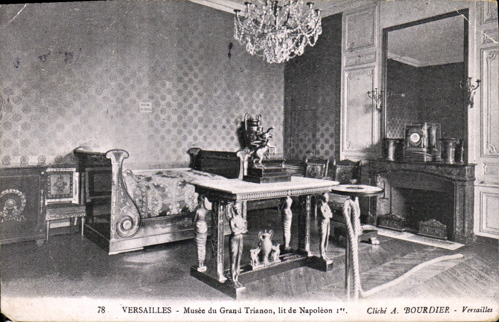 CPA Versailles Musee du Grand Trianon Lit de Napoleon Ier Cliche a Bourdier 