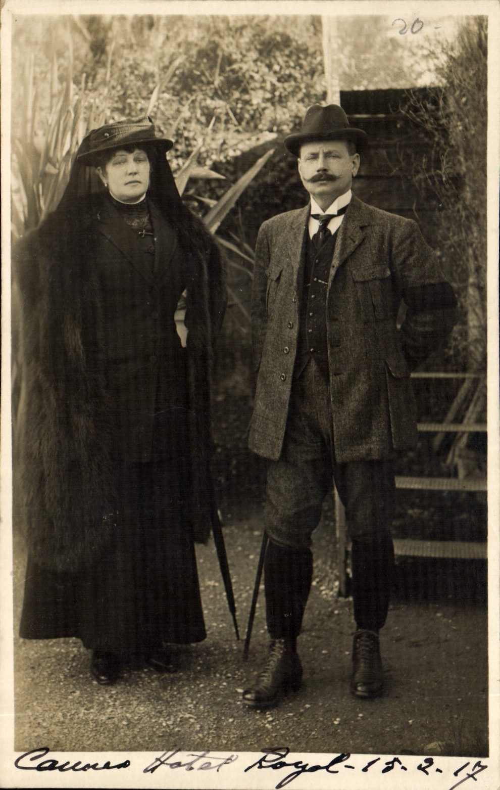 CARTE PHOTO Personnages Cannes