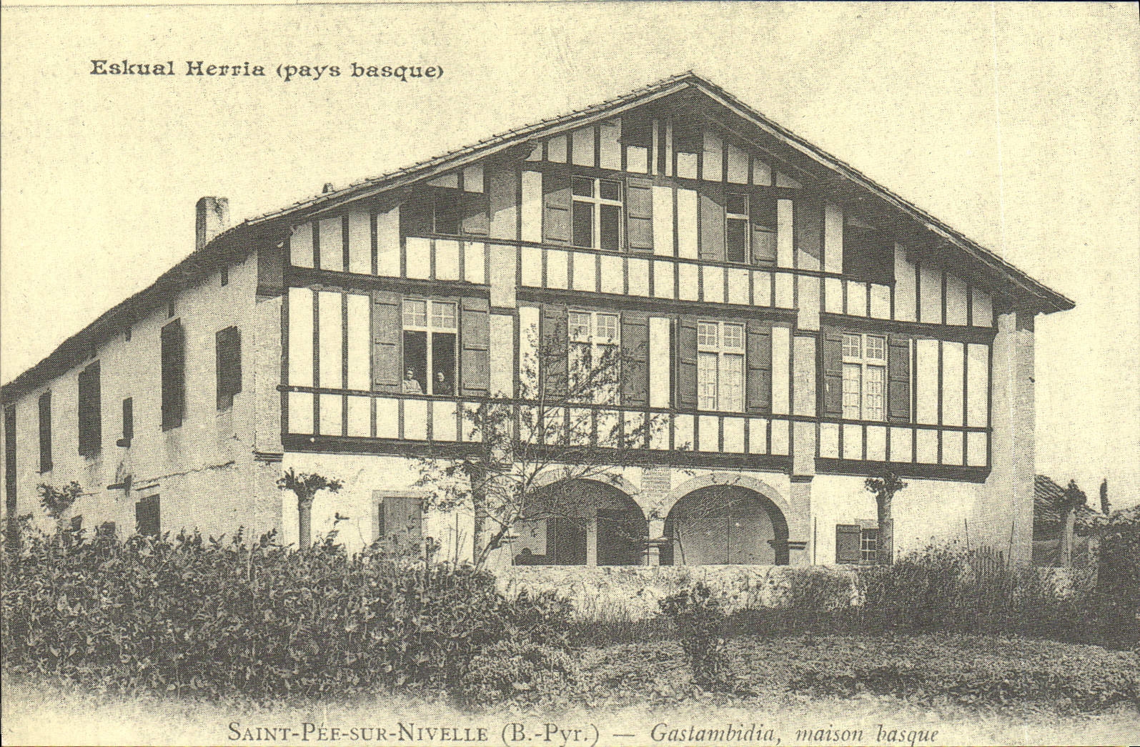 REPRO Eskial Herria Pays Basque Saint Pee sur Nivelle B Pyr Gastambidia maison Basque 
