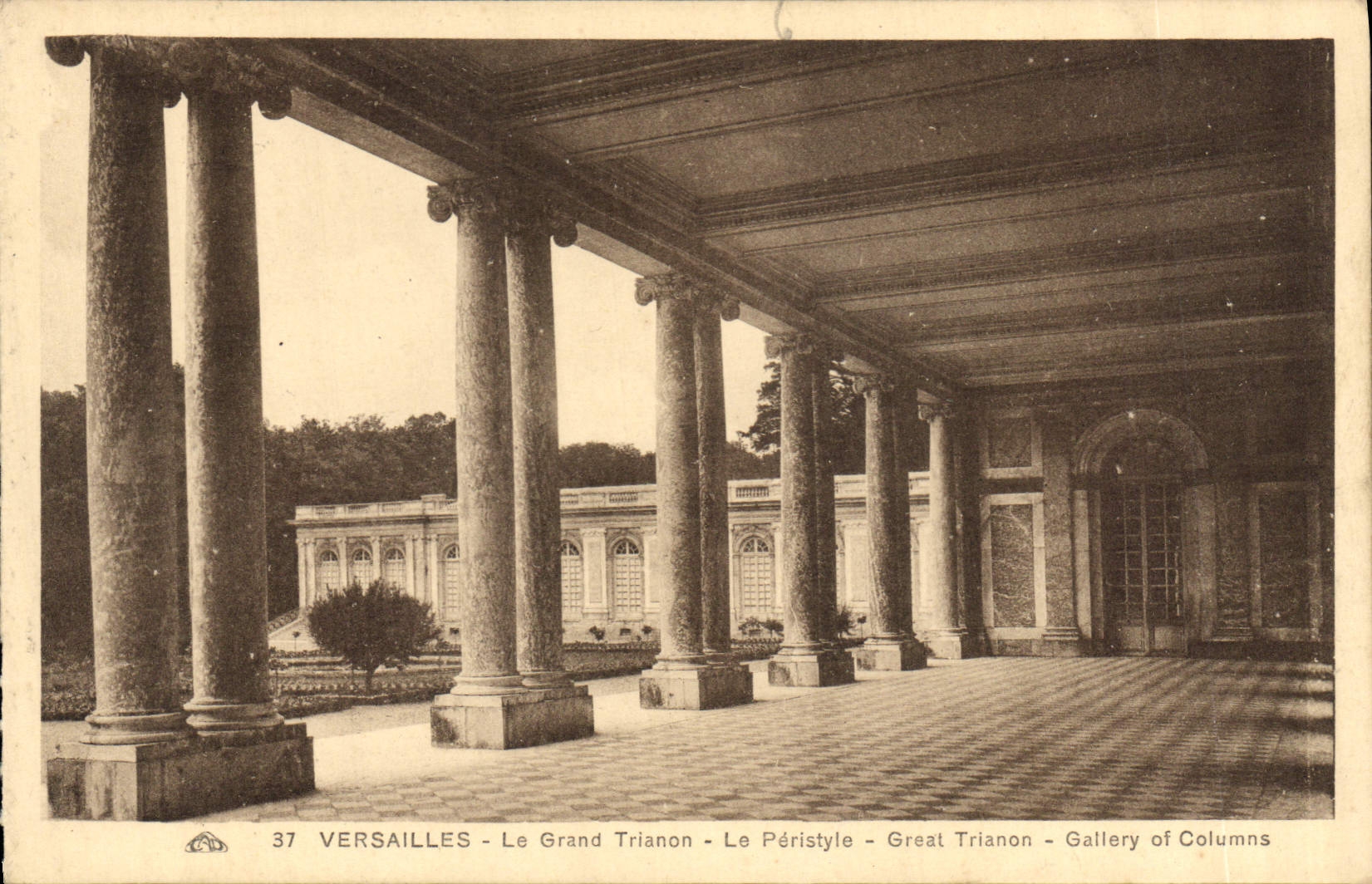 CPA Versailles Le Grand Trianon le Peristyle 