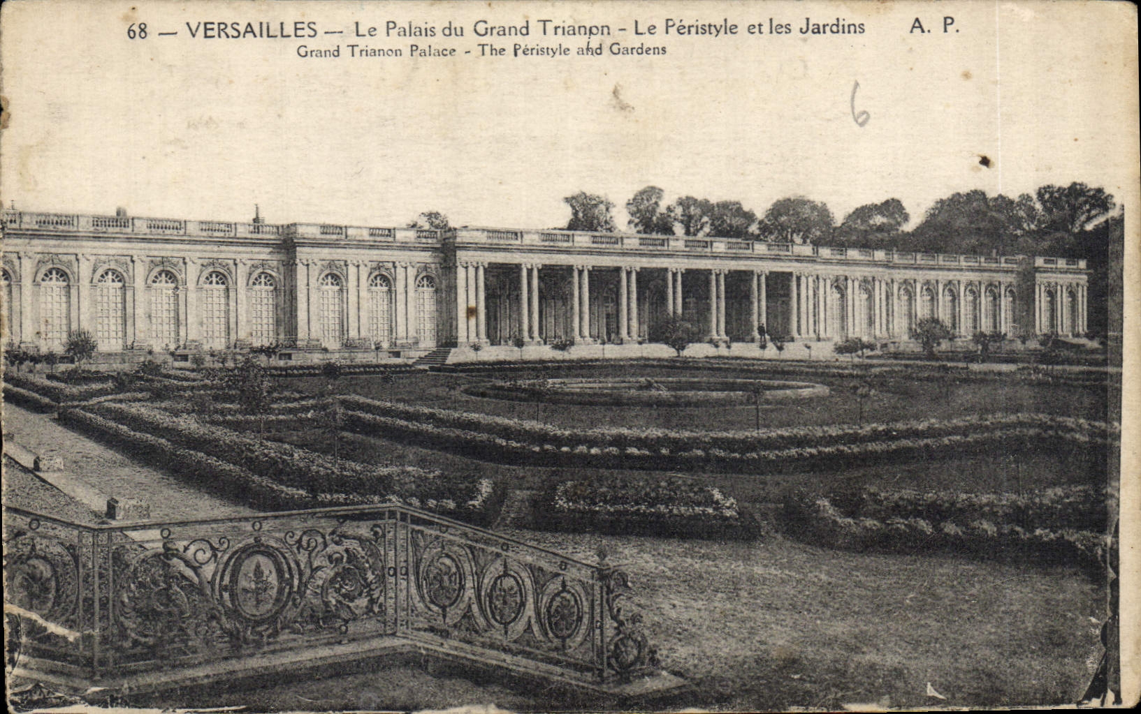 CPA Versailles Le Palais du Grand Trianon Le Peristyle et les Jardins 