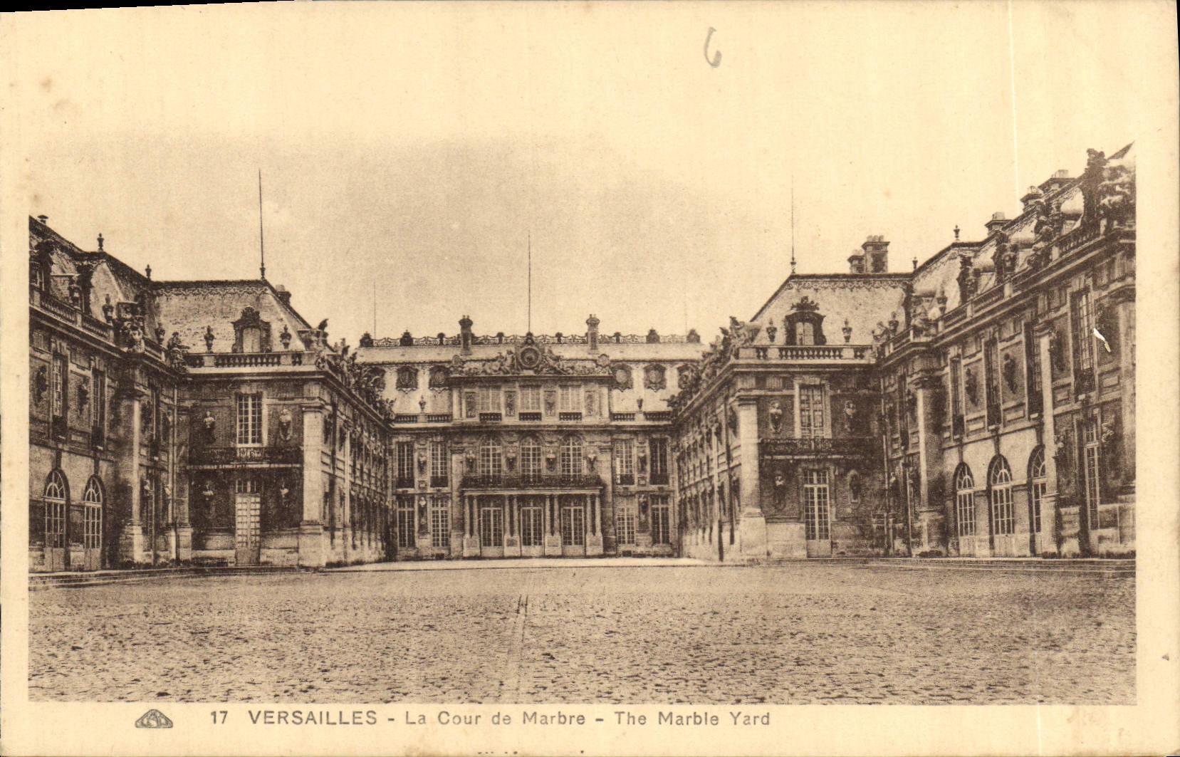 CPA Versailles La Cour de Marbre 