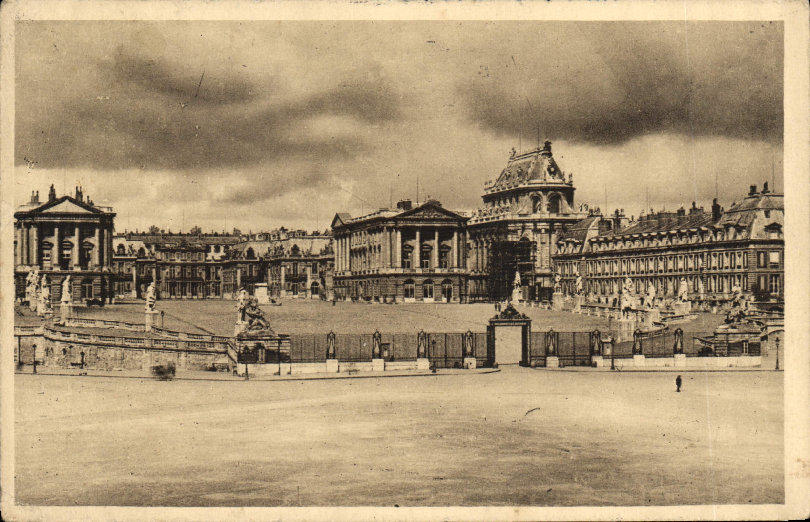 CPA Splendeurs et Charmes de Versailles Vue d'Ensemble de la Facade du Palais 