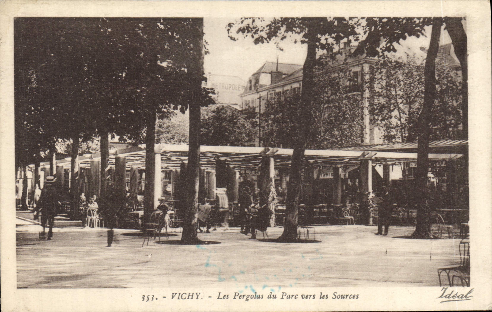 CPA Vichy les Pergolas du Parc vers les Sources 