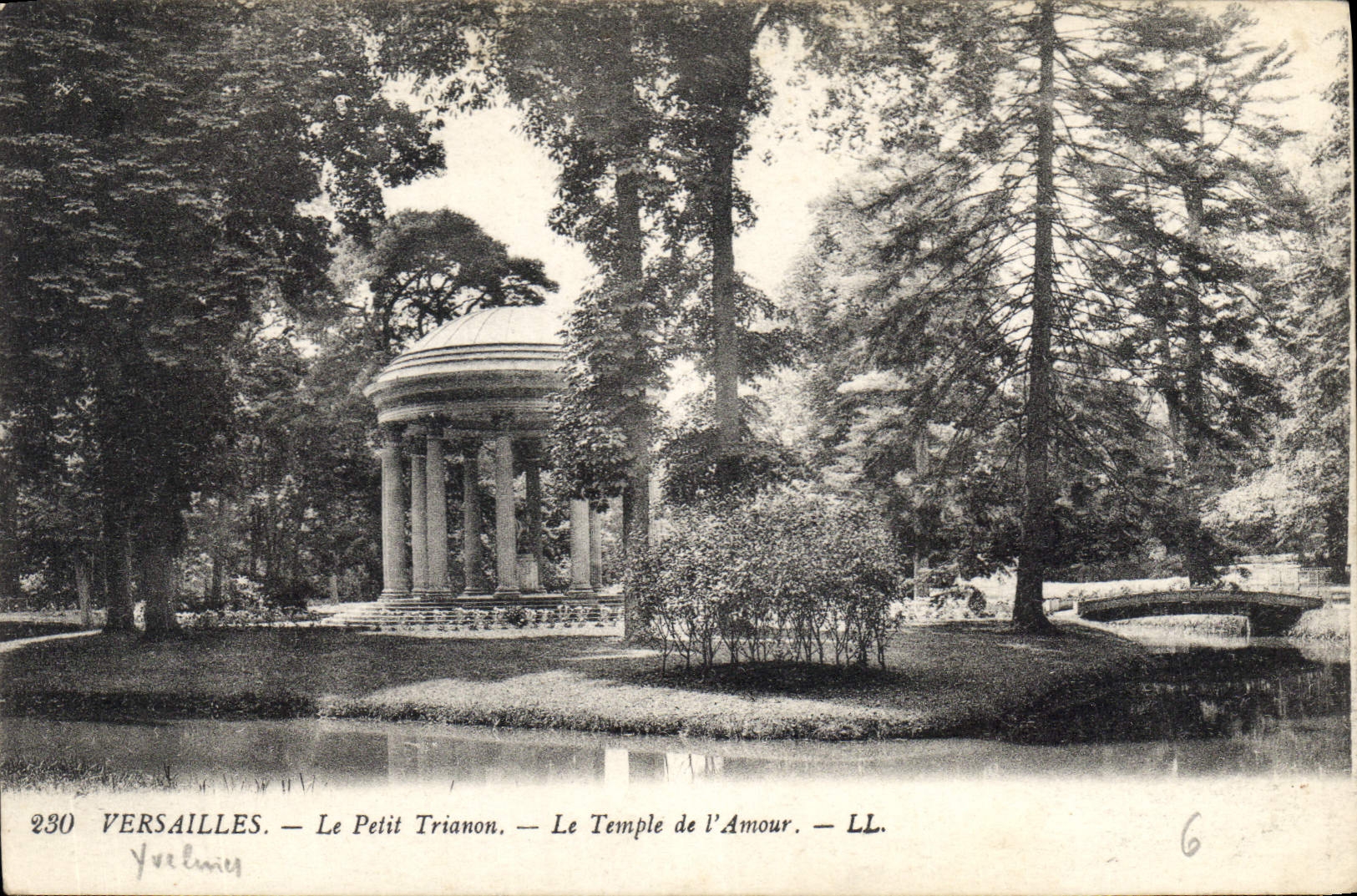 CPA Versailles le Petit Trianon le Temple de l'Amour 